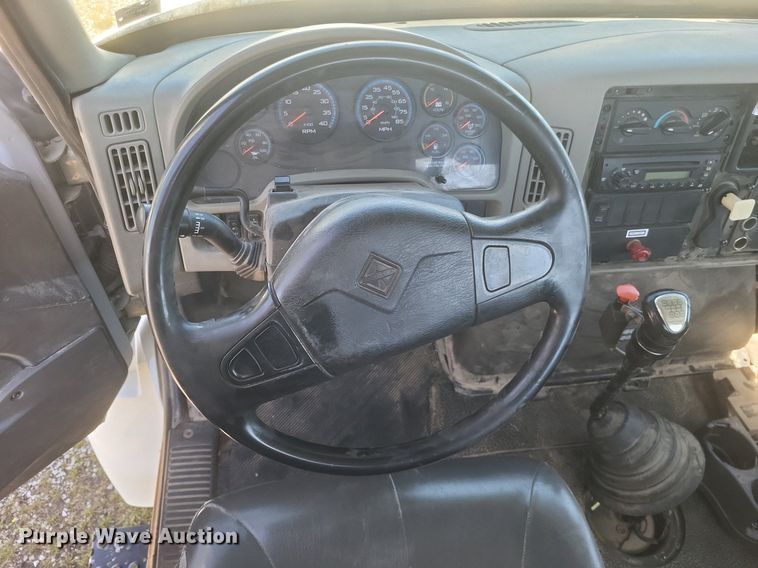 image for item EJ7952 2010 International  4400 truck cab and chassis