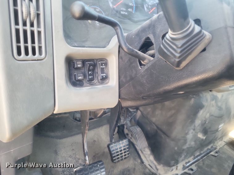 image for item EJ7952 2010 International  4400 truck cab and chassis