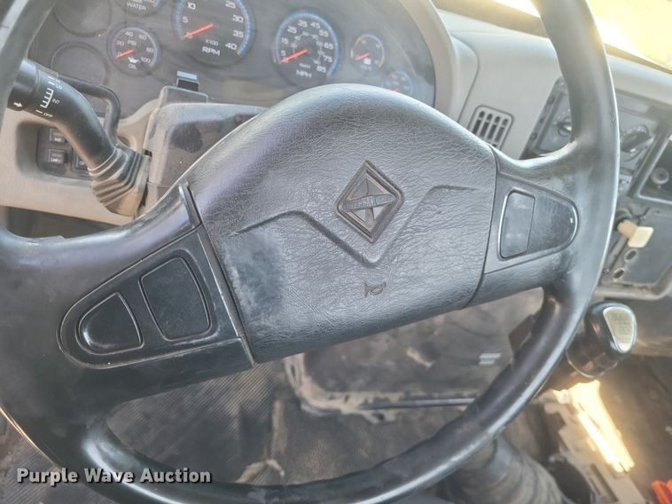 image for item EJ7952 2010 International  4400 truck cab and chassis