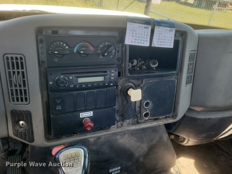 image for item EJ7952 2010 International  4400 truck cab and chassis