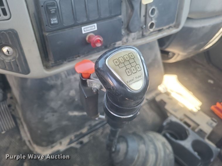 image for item EJ7952 2010 International  4400 truck cab and chassis