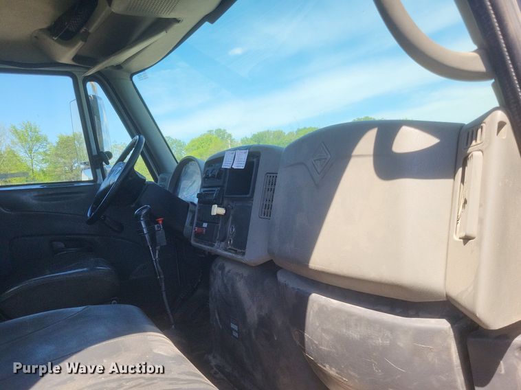 image for item EJ7952 2010 International  4400 truck cab and chassis