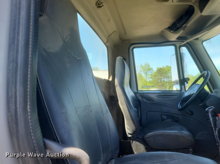 image for item EJ7952 2010 International  4400 truck cab and chassis