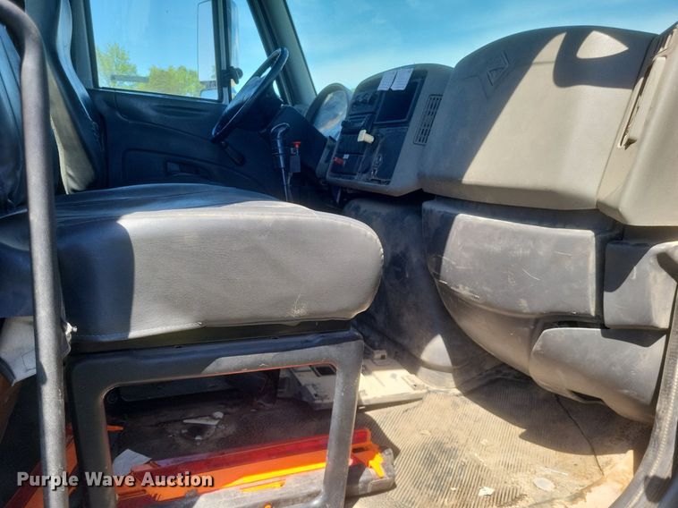 image for item EJ7952 2010 International  4400 truck cab and chassis