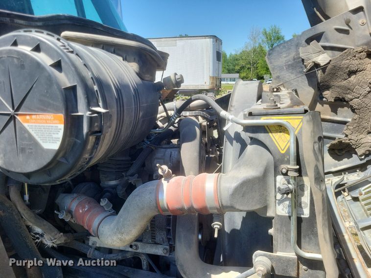 image for item EJ7952 2010 International  4400 truck cab and chassis