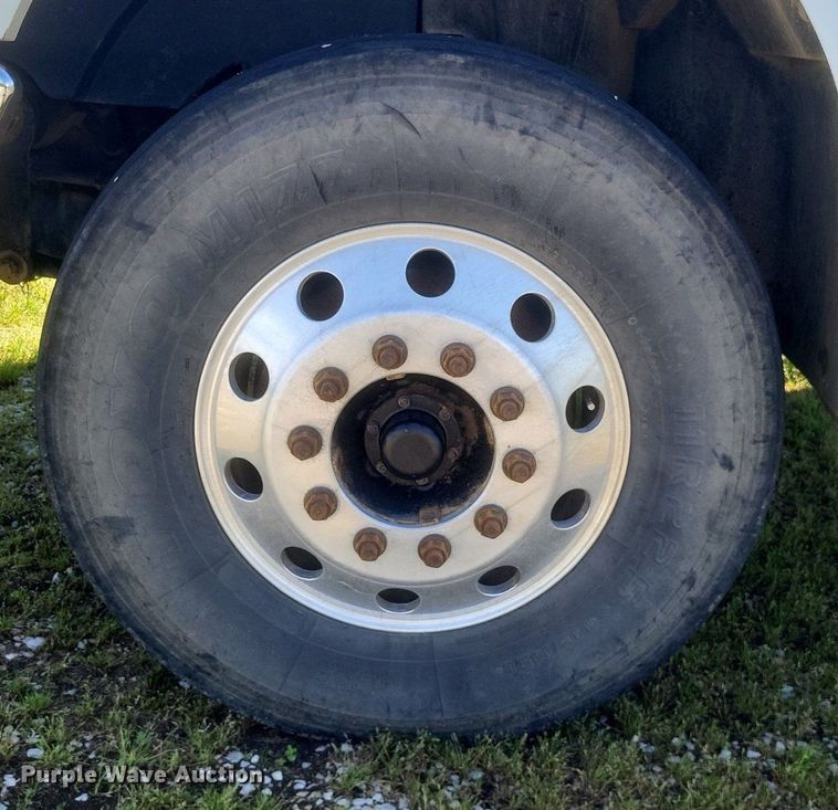 image for item EJ7952 2010 International  4400 truck cab and chassis