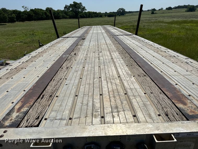 image for item IE9016 2001 Fontaine IFTW-6-8048WSAWK flatbed trailer