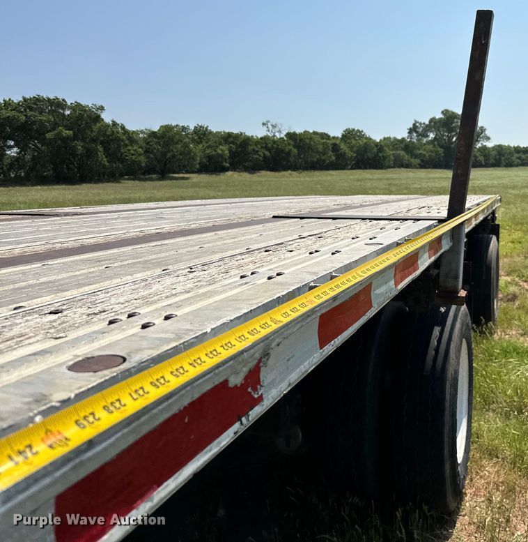 image for item IE9016 2001 Fontaine IFTW-6-8048WSAWK flatbed trailer
