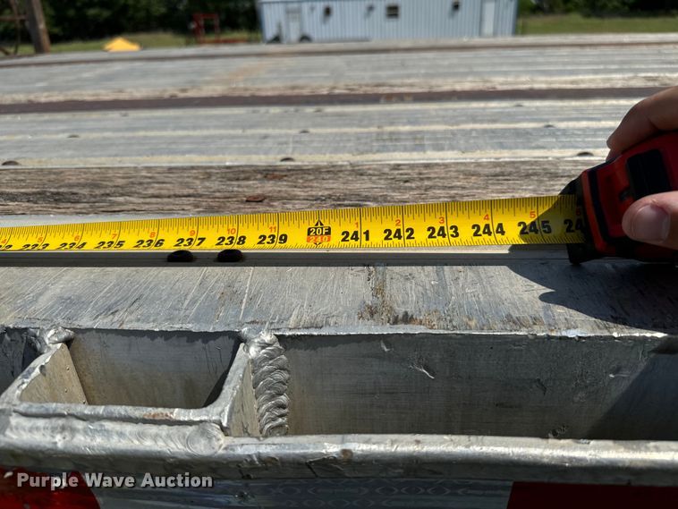 image for item IE9016 2001 Fontaine IFTW-6-8048WSAWK flatbed trailer