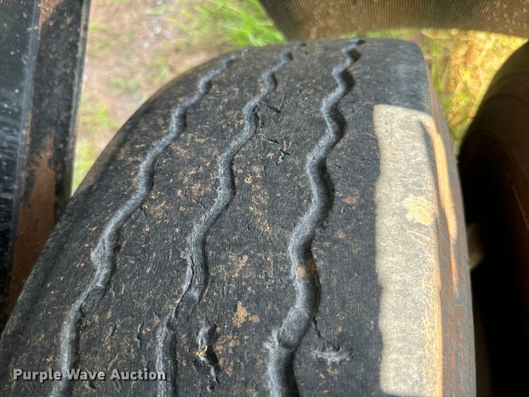 image for item IE9016 2001 Fontaine IFTW-6-8048WSAWK flatbed trailer