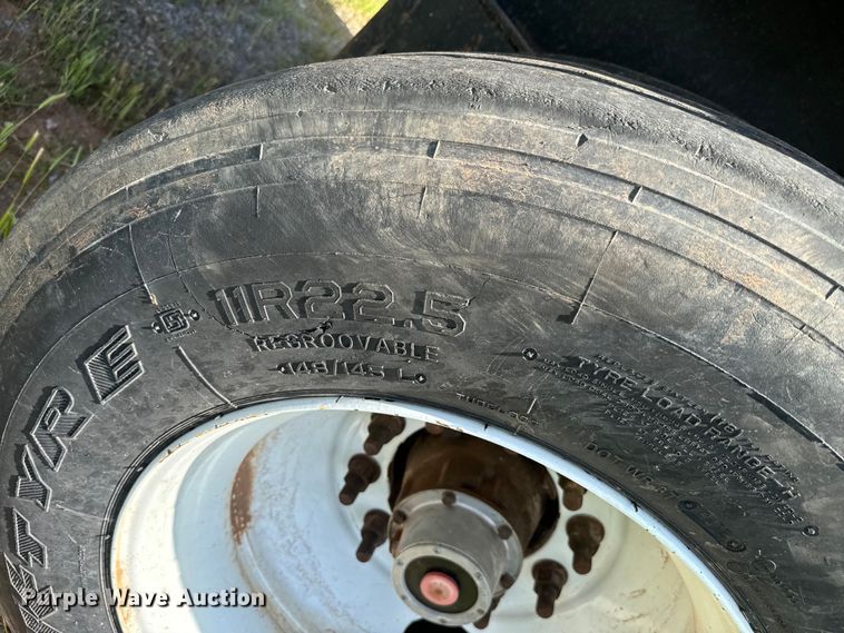 image for item IE9016 2001 Fontaine IFTW-6-8048WSAWK flatbed trailer