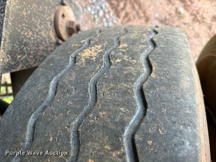 image for item IE9016 2001 Fontaine IFTW-6-8048WSAWK flatbed trailer