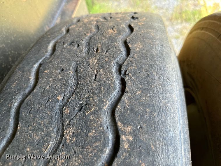 image for item IE9016 2001 Fontaine IFTW-6-8048WSAWK flatbed trailer