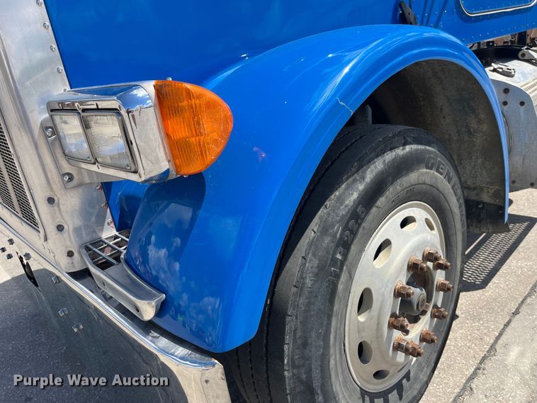 image for item LD9416 1998 Peterbilt 378 semi truck