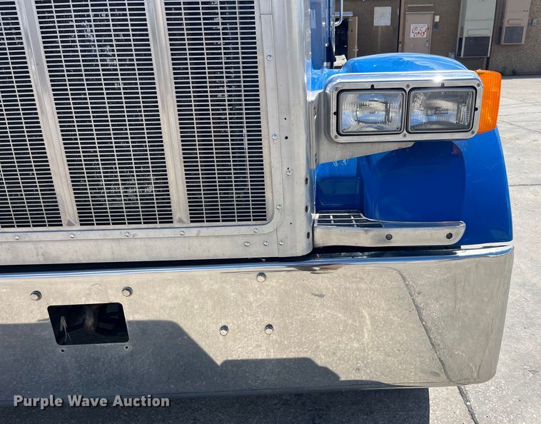 image for item LD9416 1998 Peterbilt 378 semi truck