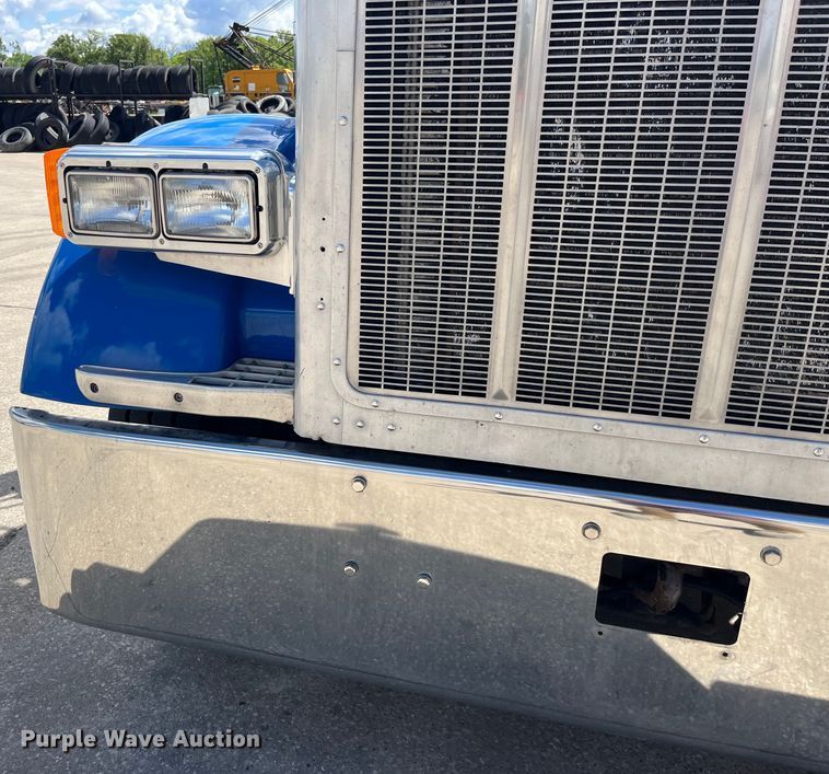 image for item LD9416 1998 Peterbilt 378 semi truck