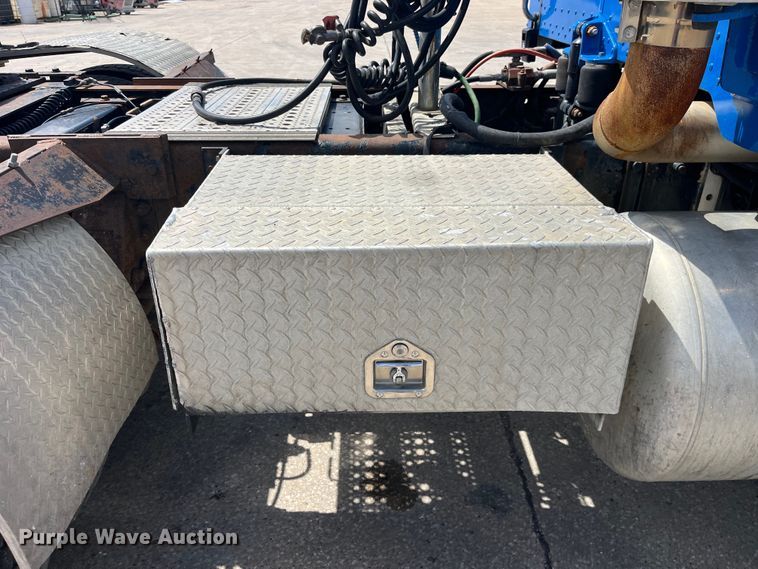 image for item LD9416 1998 Peterbilt 378 semi truck