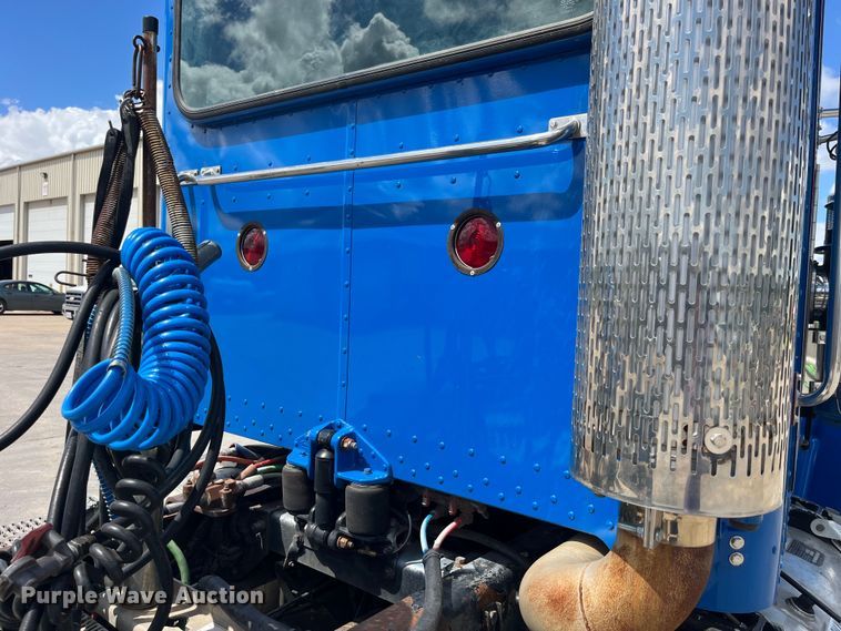 image for item LD9416 1998 Peterbilt 378 semi truck