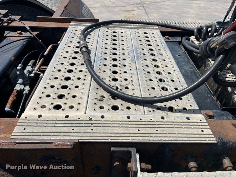 image for item LD9416 1998 Peterbilt 378 semi truck