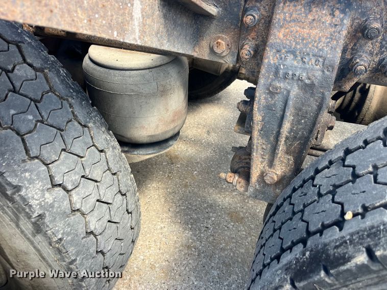 image for item LD9416 1998 Peterbilt 378 semi truck