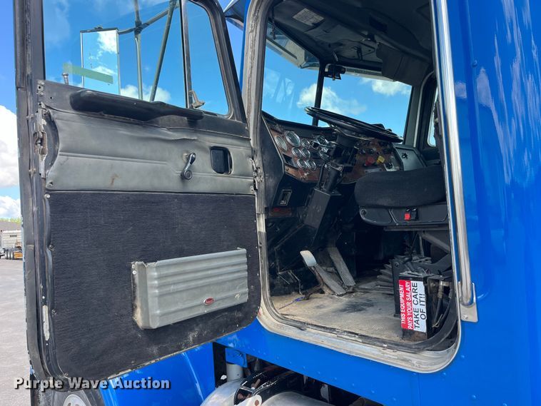 image for item LD9416 1998 Peterbilt 378 semi truck