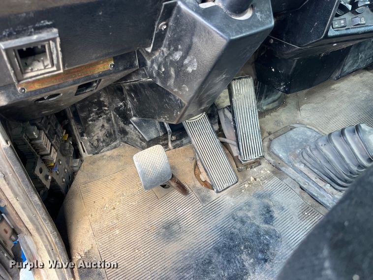 image for item LD9416 1998 Peterbilt 378 semi truck