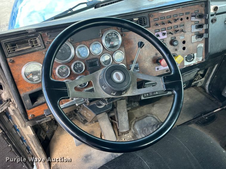 image for item LD9416 1998 Peterbilt 378 semi truck