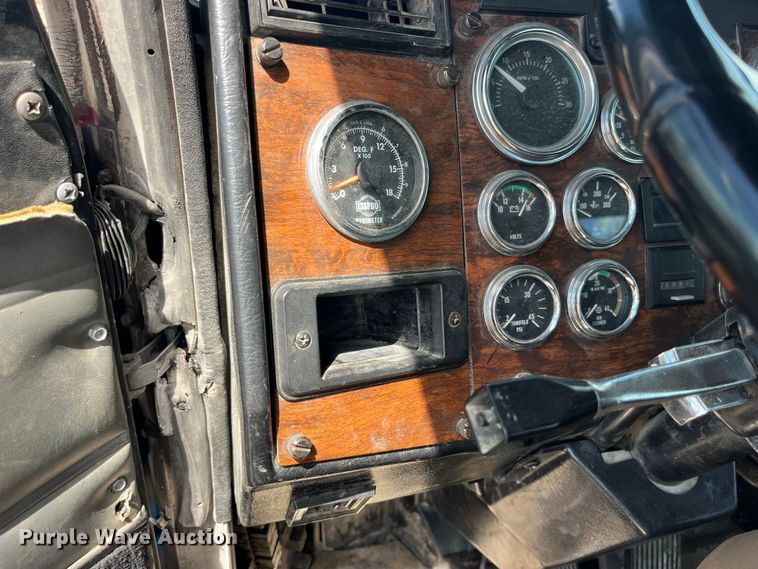 image for item LD9416 1998 Peterbilt 378 semi truck