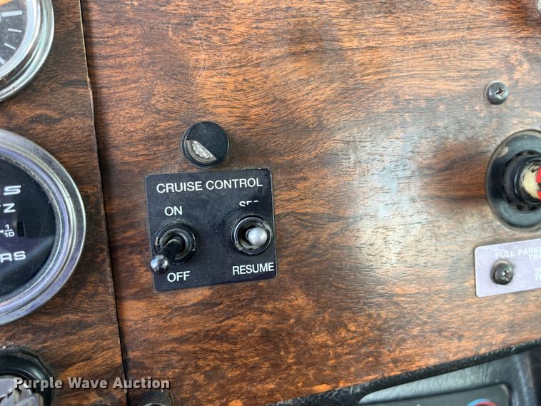 image for item LD9416 1998 Peterbilt 378 semi truck