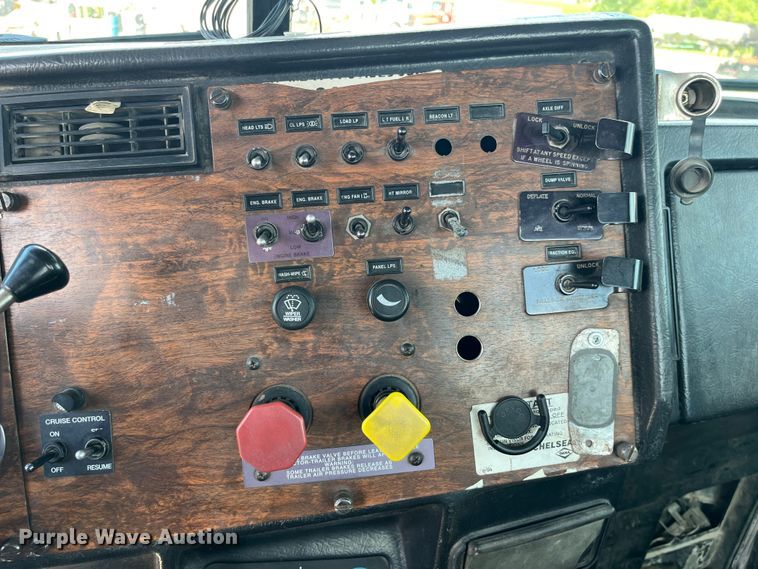 image for item LD9416 1998 Peterbilt 378 semi truck