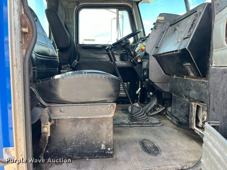 image for item LD9416 1998 Peterbilt 378 semi truck