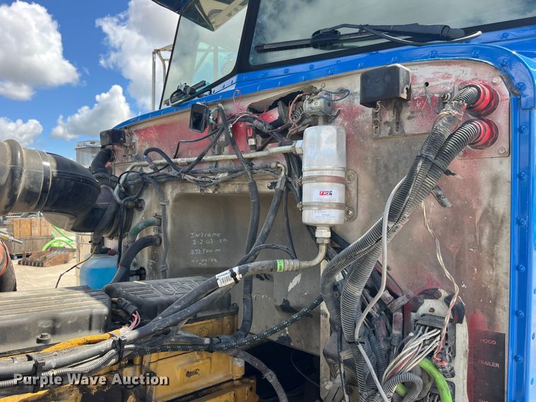 image for item LD9416 1998 Peterbilt 378 semi truck