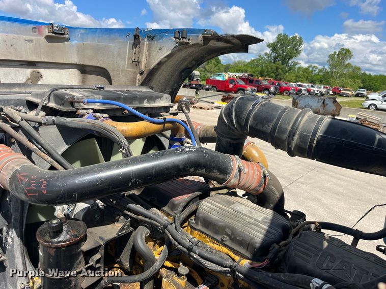 image for item LD9416 1998 Peterbilt 378 semi truck