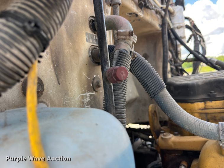 image for item LD9416 1998 Peterbilt 378 semi truck