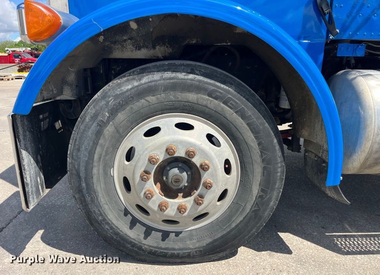 image for item LD9416 1998 Peterbilt 378 semi truck