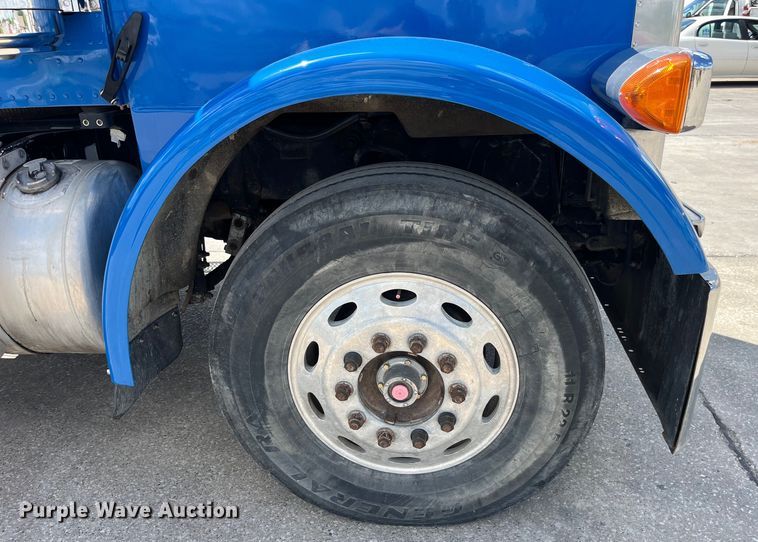 image for item LD9416 1998 Peterbilt 378 semi truck