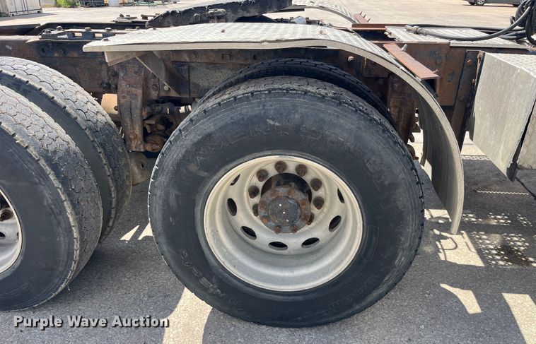 image for item LD9416 1998 Peterbilt 378 semi truck