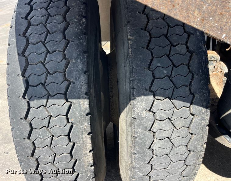 image for item LD9416 1998 Peterbilt 378 semi truck