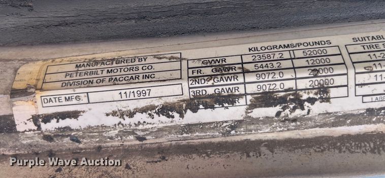 image for item LD9416 1998 Peterbilt 378 semi truck