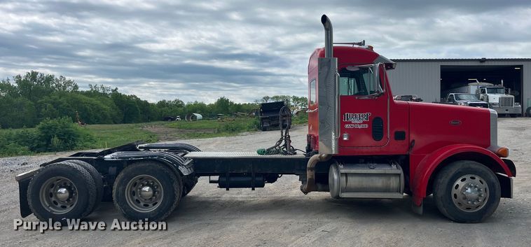 image for item LD9537 2004 Peterbilt 378 semi truck