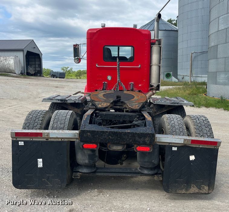 image for item LD9537 2004 Peterbilt 378 semi truck