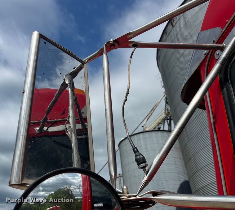 image for item LD9537 2004 Peterbilt 378 semi truck