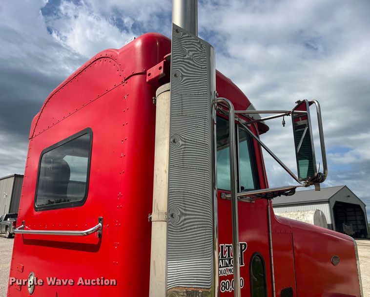 image for item LD9537 2004 Peterbilt 378 semi truck