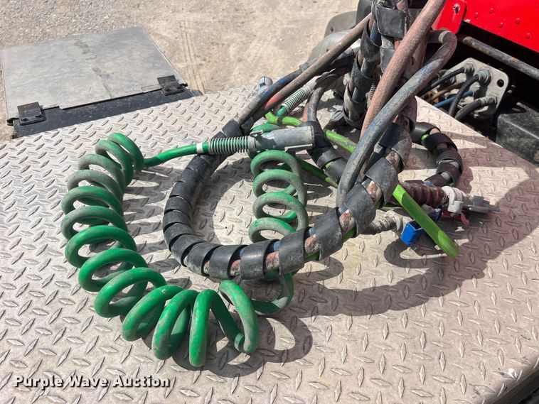 image for item LD9537 2004 Peterbilt 378 semi truck