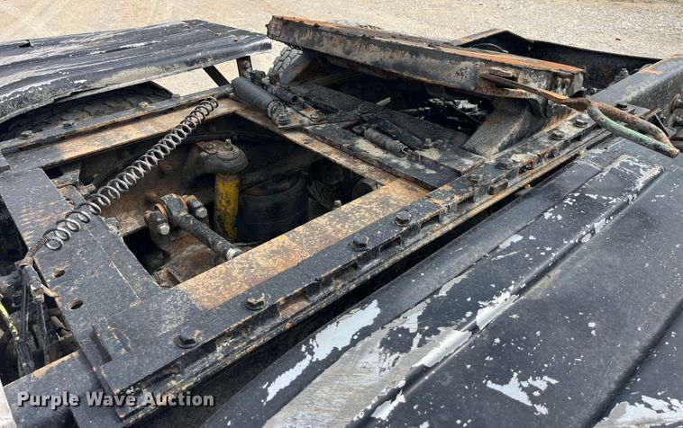 image for item LD9537 2004 Peterbilt 378 semi truck