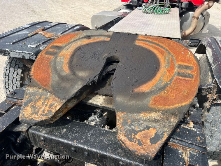 image for item LD9537 2004 Peterbilt 378 semi truck