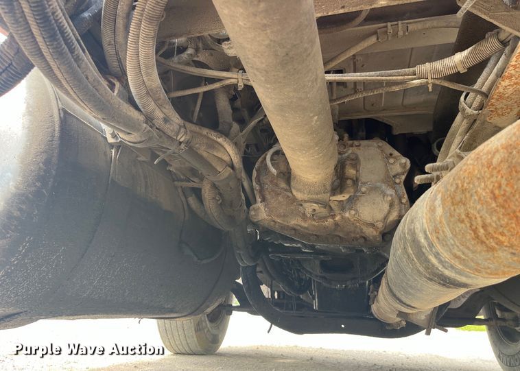 image for item LD9537 2004 Peterbilt 378 semi truck