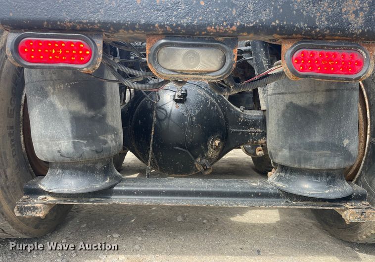 image for item LD9537 2004 Peterbilt 378 semi truck