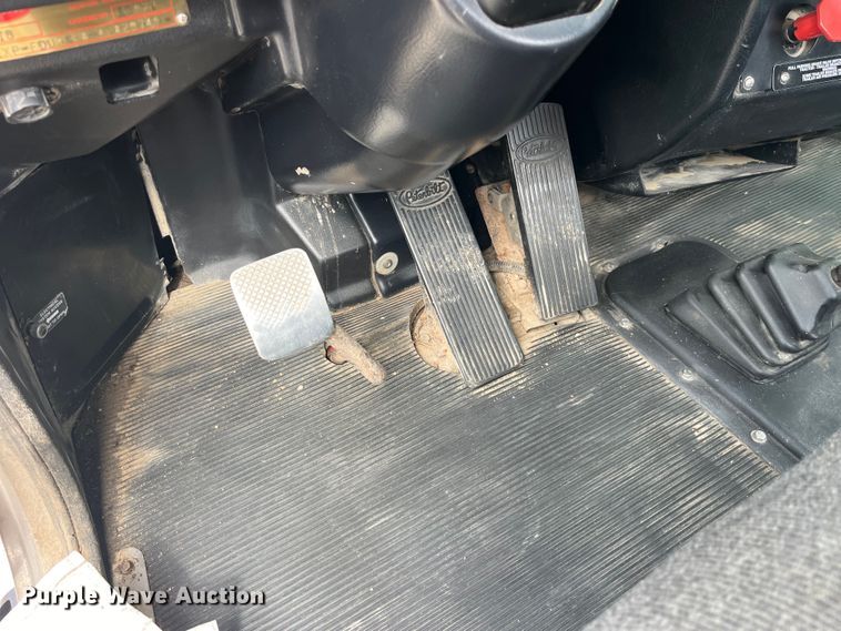 image for item LD9537 2004 Peterbilt 378 semi truck