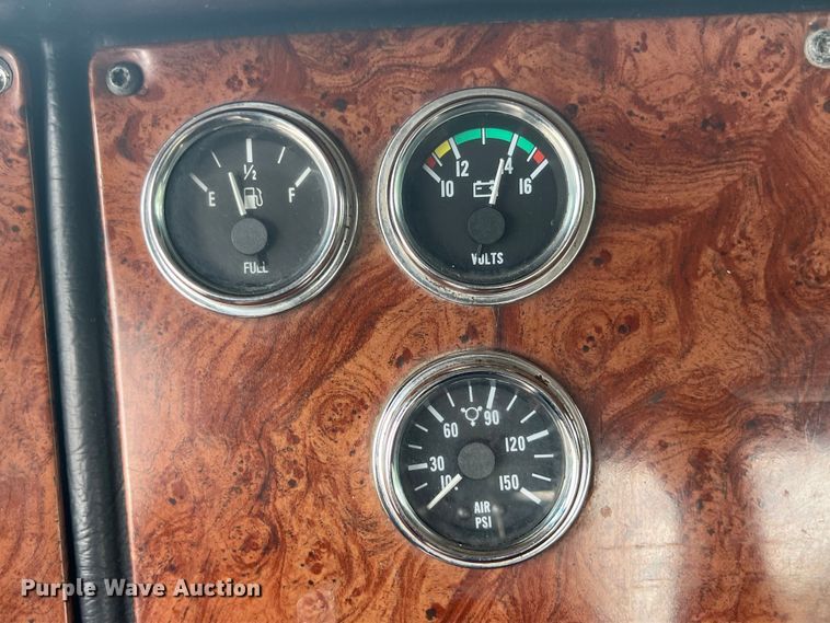 image for item LD9537 2004 Peterbilt 378 semi truck